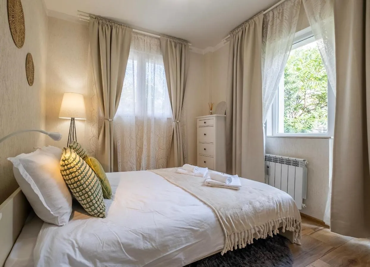 #Maison㊶ - A Vibrant, Urban Stay contacte